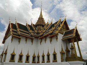 The Grand Palace has twelve gates