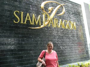 Siam Paragon (Thai: &#3626;&#3618;&#3634;&#3617;&#