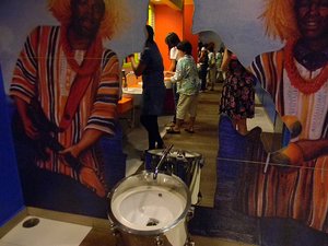1/ Caribbean - Jamaica    Bongo drums wash basin