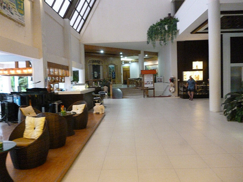 Methavalai Hotel lobby