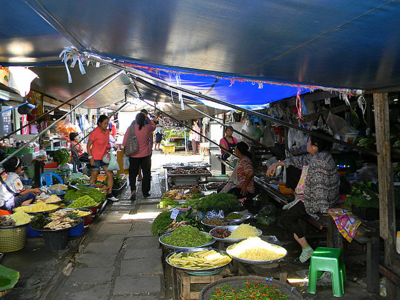 All the stalls have tarps for roofs | Photo