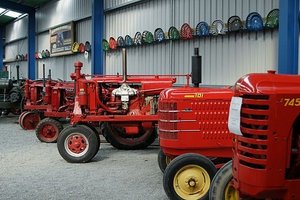 6.1288612741.tractors