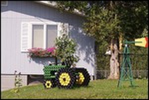thumbnail.large.11.1314285958.decorative-tractor