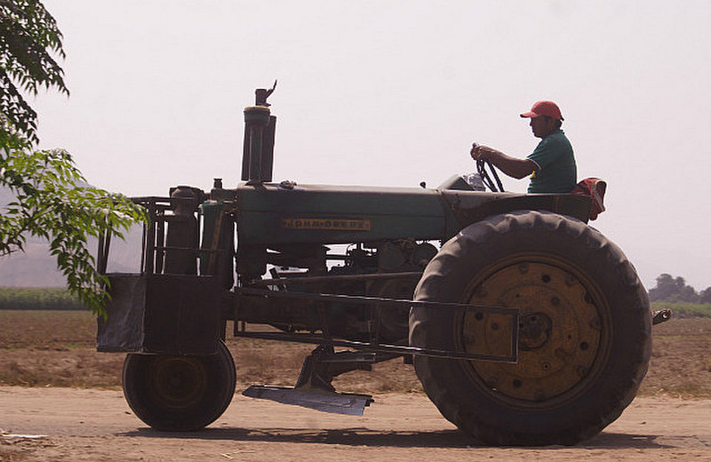 13.1338999955.1-peruvian-tractor