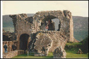 thumbnail.large.18.1437927715.lonely-piper-at-urquhart-castle-inverness