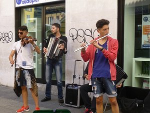 17.1415058900.pavia-street-musicians