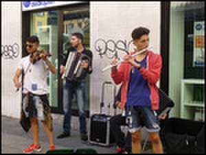 thumbnail.large.17.1415058900.pavia-street-musicians