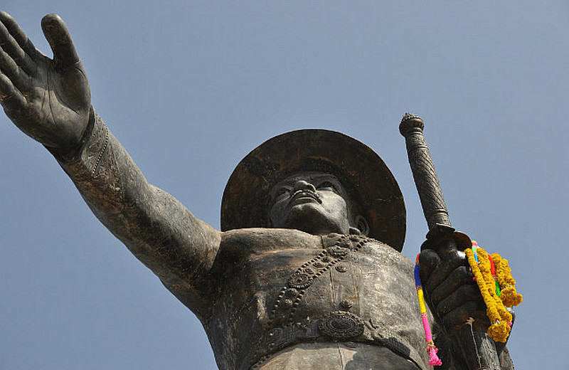 King Anouvong Statue 