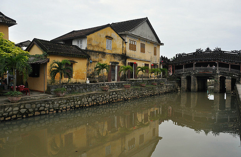 Chua Cau/Pagoda Bridge &amp; Reflection