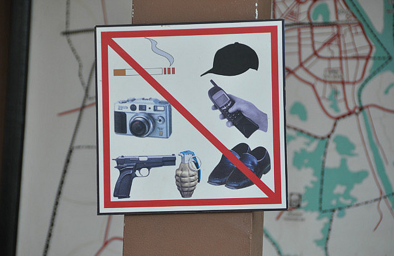 No Grenades- You Have To Put That On A Sign?