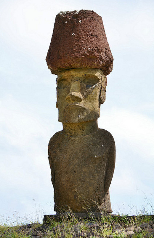 Moai With Pukao