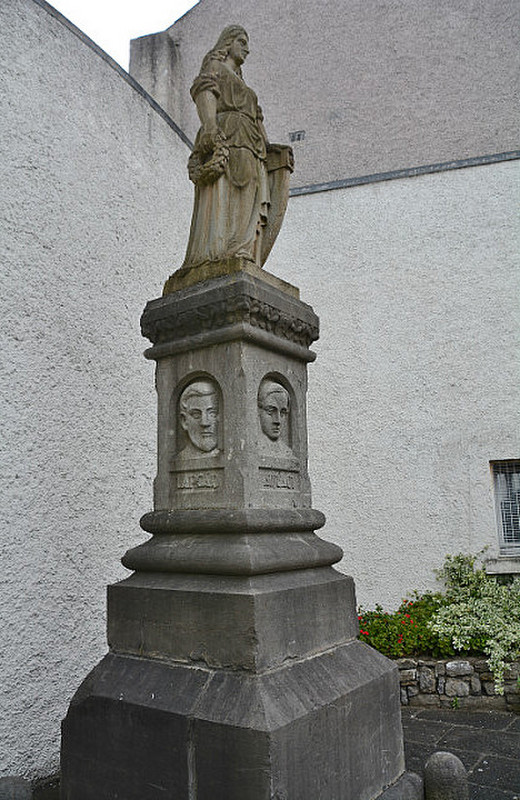 Memorial To IRA Rebels