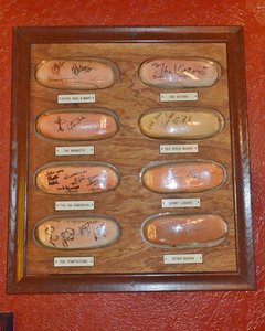 Tony Packo&#39;s Hotdog Bun Museum