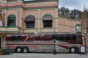 Dolly&#39;s Tour Bus