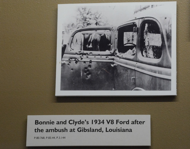 where was bonnie and clyde ambushed