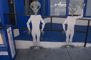 Aliens On The Walkways