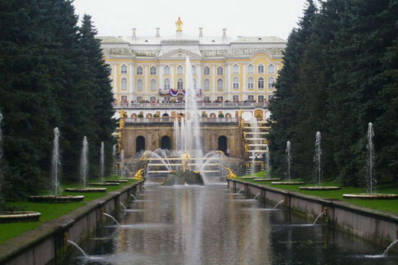 Canal and palce Peterhof