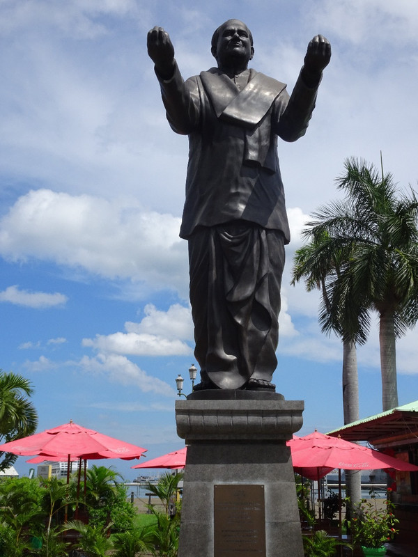 Statue of first president of Mauritius