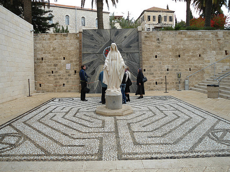 Mary&#39;s statue in the courtyard