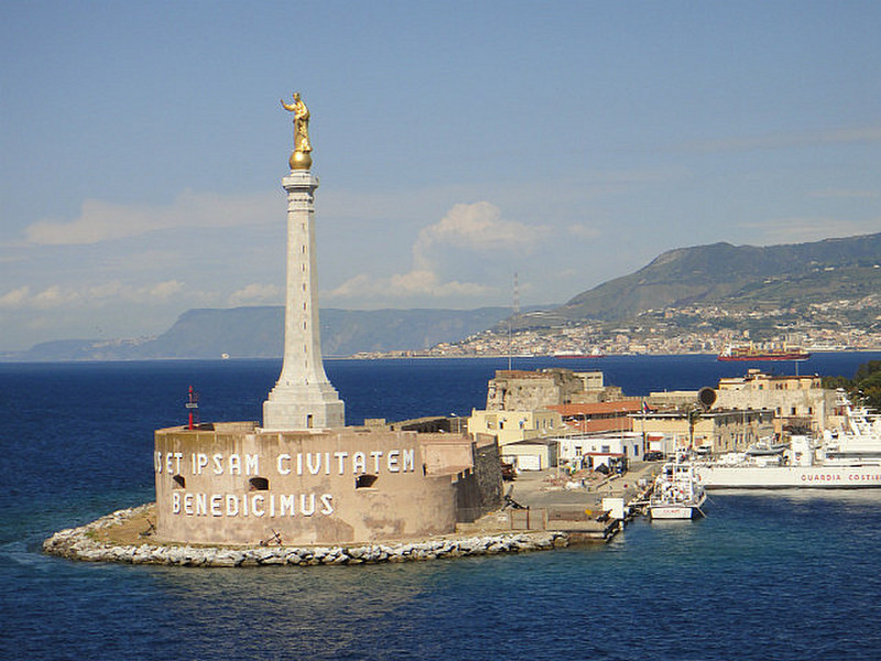 The statue of Our Lady of the letter in Messina 