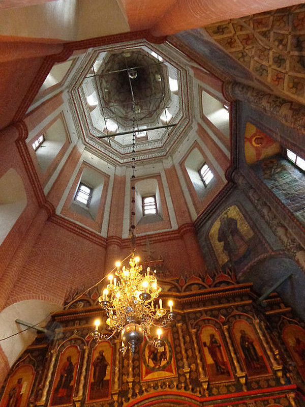 Iconoclasis and dome inside one of the chapels