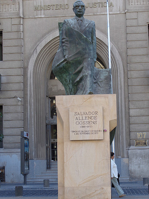 Salvedor Allende&#39;s statue