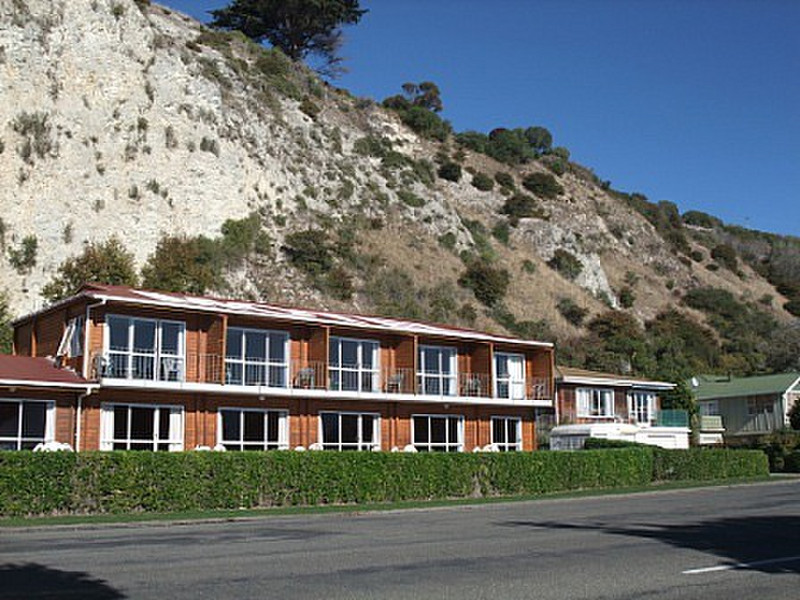 Motel - rather close tpo the cliffs...
