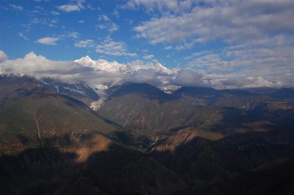 Peaks, glaciers and tiny Tibetan villages...