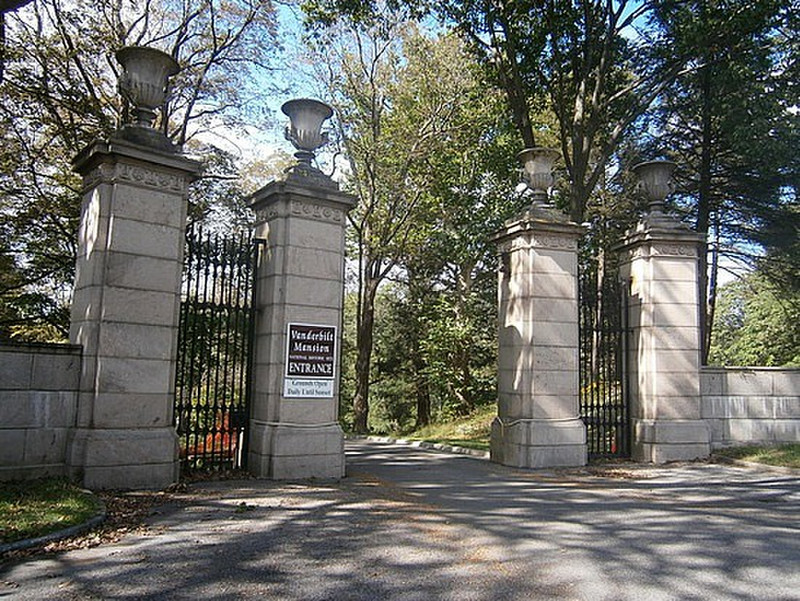 Vanderbilt Mansion gate