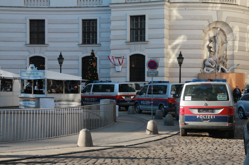 ...more police vans parked around Michaelerplatz