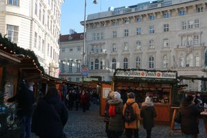 A small Christmas market in the centre of imperial Vienna