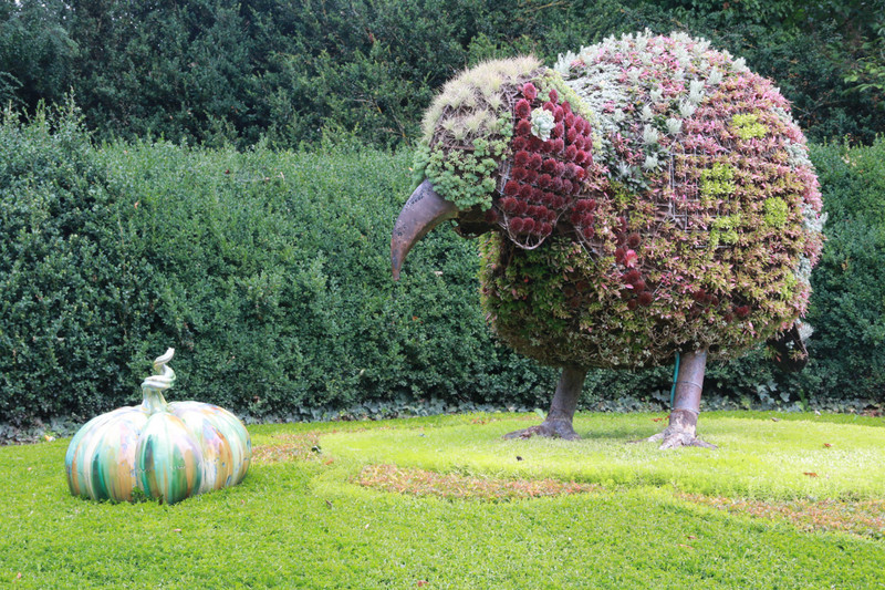 A 3D floral bird(?) sculpture (2)