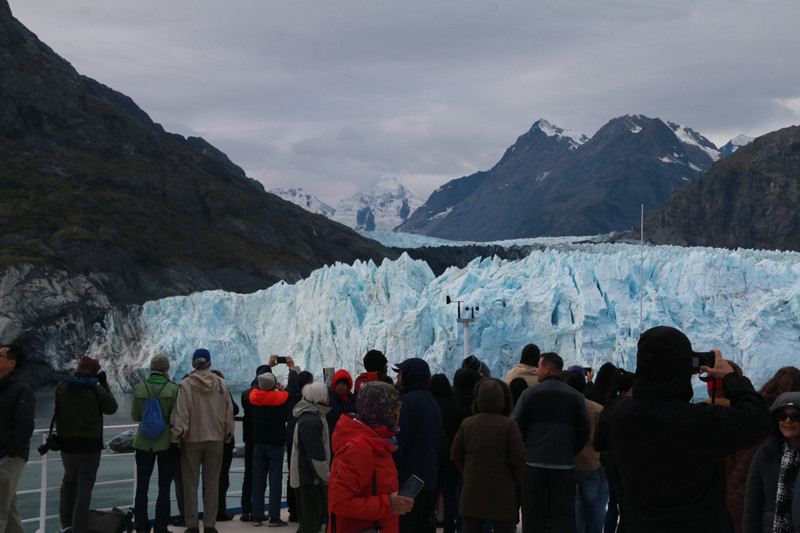 Passengers of the Ruby Princess marvelling at Margerie Glacier