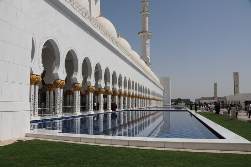 The reflecting pool -The Grnd Mosque (1)