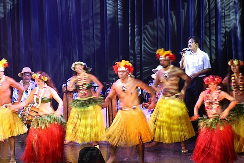 The performers from &quot;Oh Tahitie&quot;