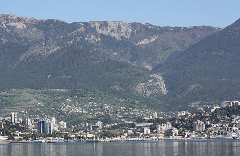 The imposing mountains overshadowing Yalta