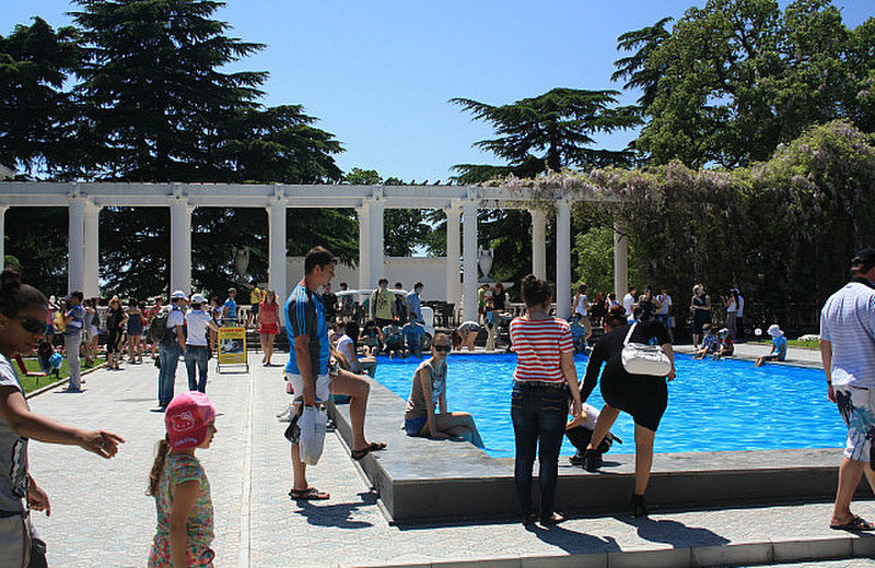 The pool in the Nikita Botanical Gardens