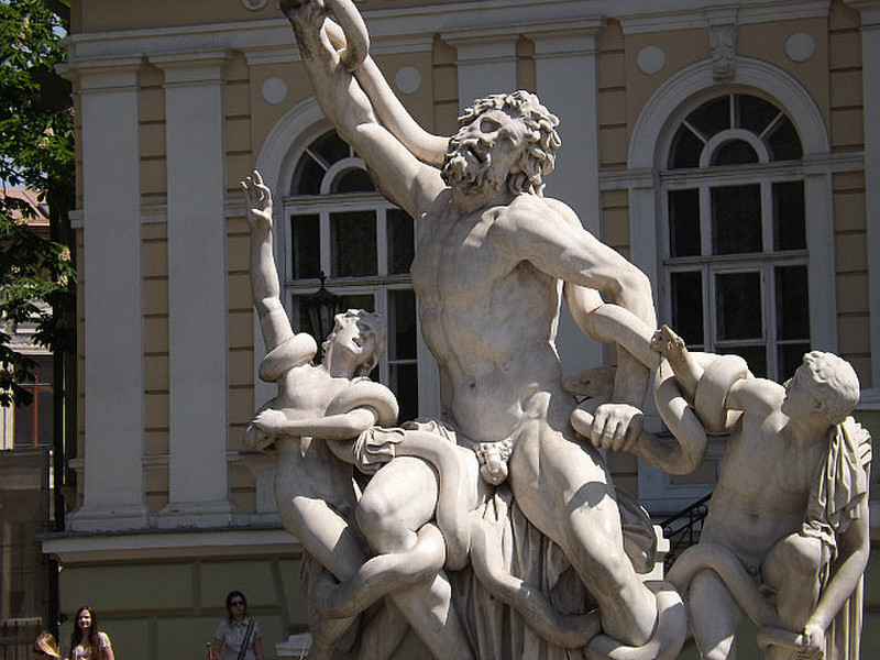 Statue greets archaeological museum fans in Odessa