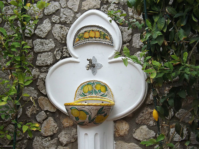 Traditional Lemon design found everywhere on Capri