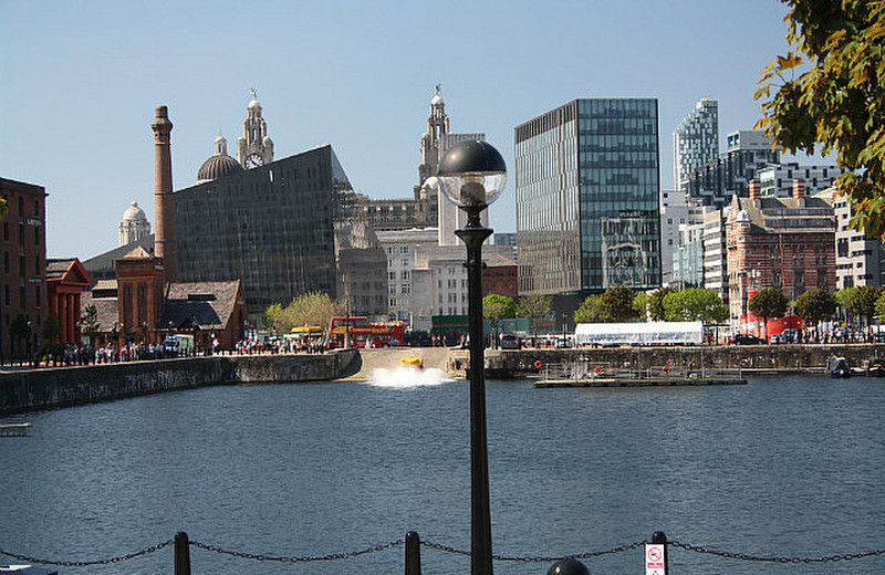 Splashdown in to Liverpool&#39;s Salthouse  Dock