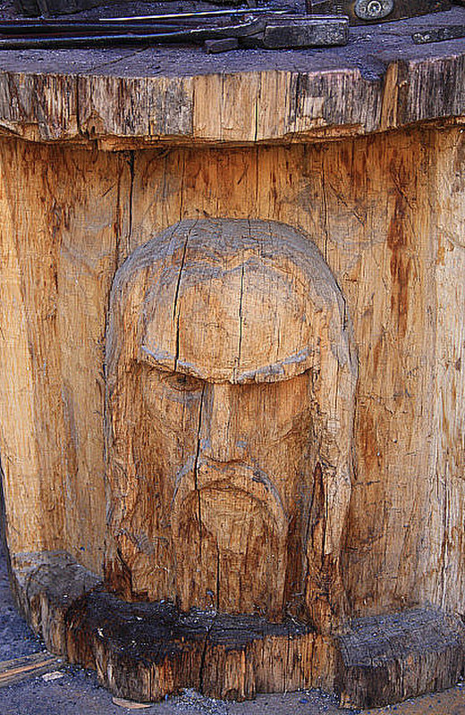 The face of Jesus or just the grain of wood!!