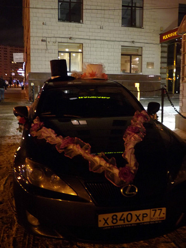 A novel wedding car, Moscow style