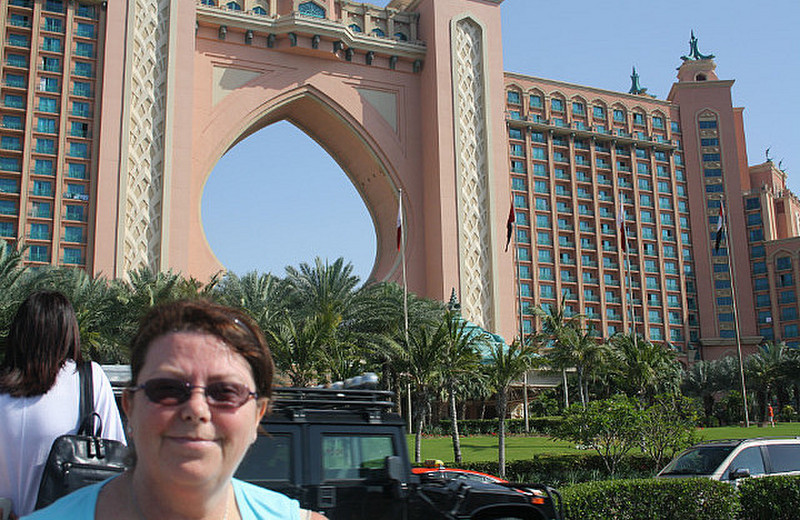 The ginormous arch of the Atlantis, Dubai