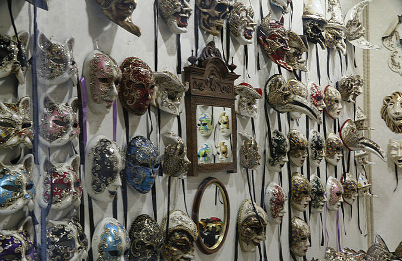 Display of Veneto masks