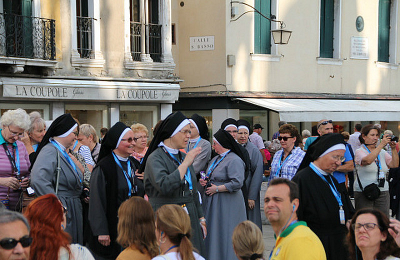 Nun;s on tour, St Mark&#39;s Square, Venice