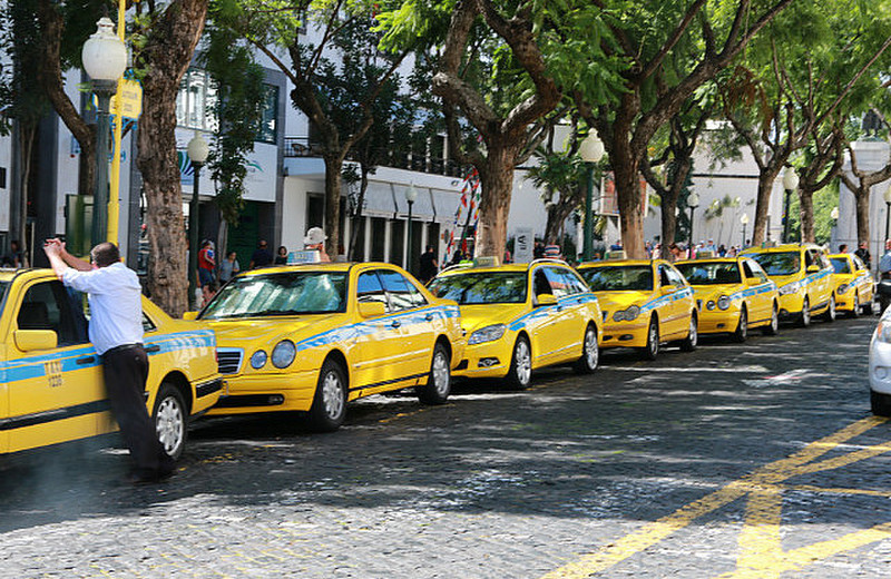 Funchal taxi rank awaiting the onslaught!