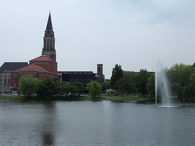 Kliener Kiel, the fountain and the Rathaus