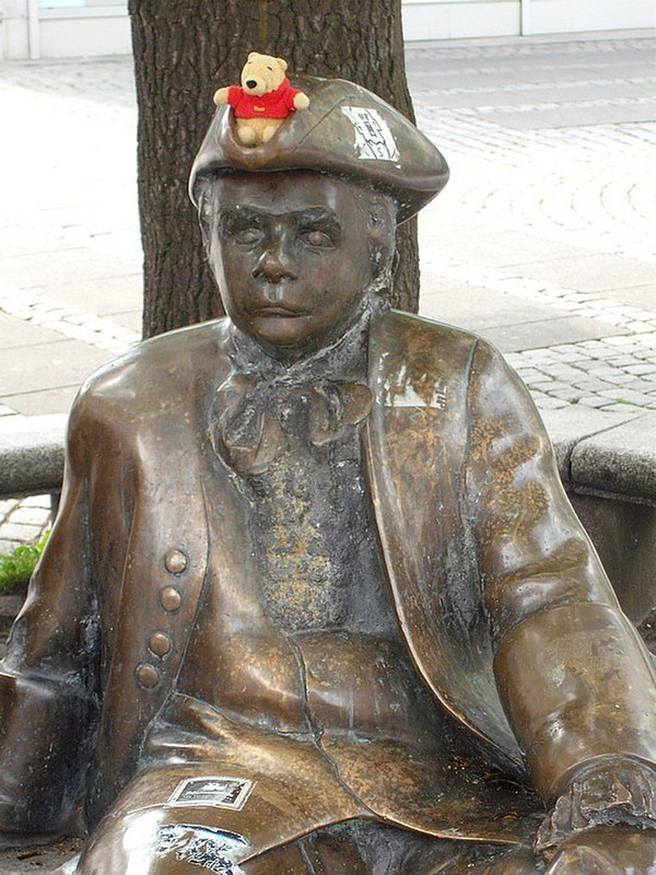 Pooh on the hat of Kiel&#39;s Burgermeister