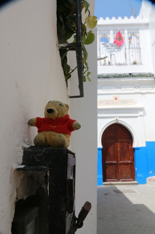 Pooh outside the Palce in Medina