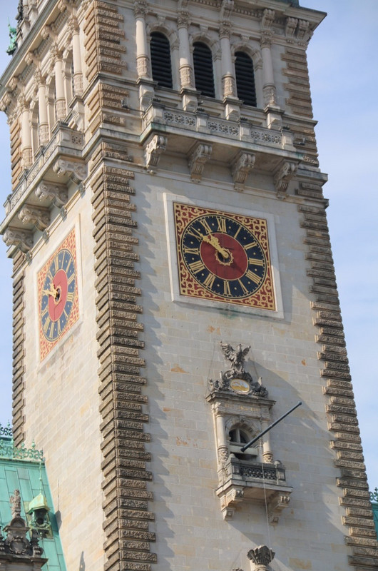 The clock tower of Hamburg&#39;s Rathaus